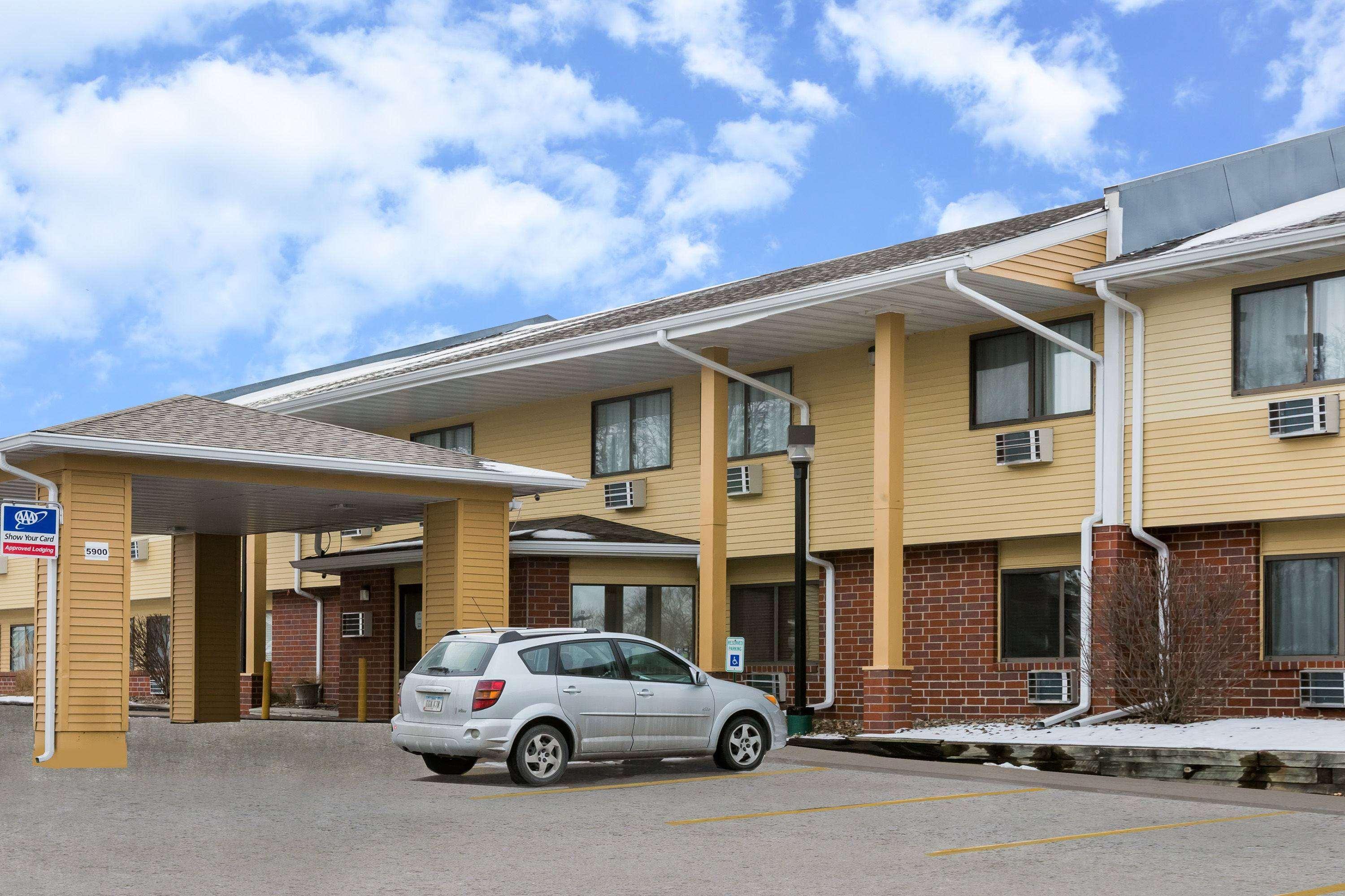 Motel Super 8 By Wyndham Urbandale/Des Moines Area Exterior foto